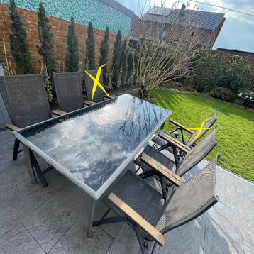 Glazen terras tafel met 4 stoelen beschikbaar voor biedingen