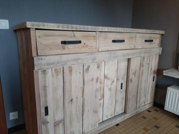 kasten, dressings beschikbaar voor biedingen