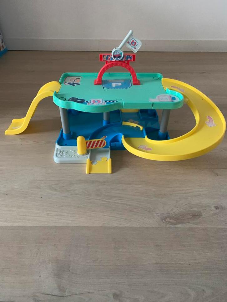 Garage / circuit de voitures – très bon état, Enfants & Bébés, Jouets | Circuits, Comme neuf, Circuit, Manuelle, Autres marques
