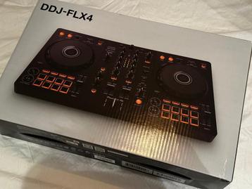 Pioneer DDJ-FLX4 DJ controller + Decksaver beschikbaar voor biedingen