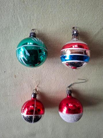 Set van 4 antieke vintage kerstballen +- 4 cm €3/stuk beschikbaar voor biedingen