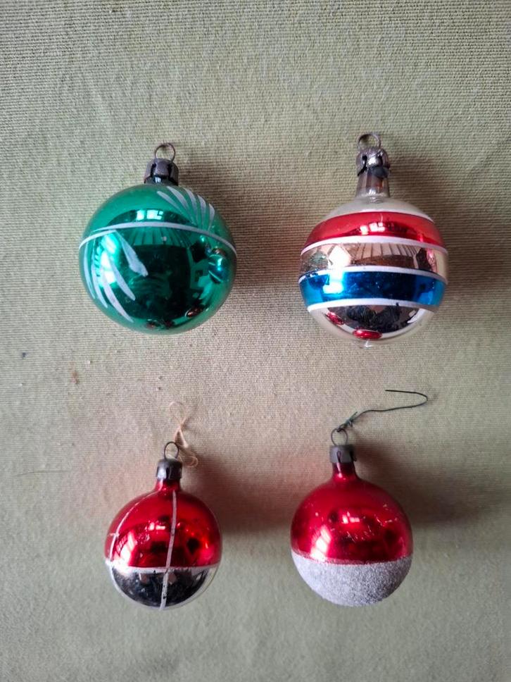 Set van 4 antieke vintage kerstballen +- 4 cm €3/stuk, Diversen, Kerst, Zo goed als nieuw, Ophalen of Verzenden