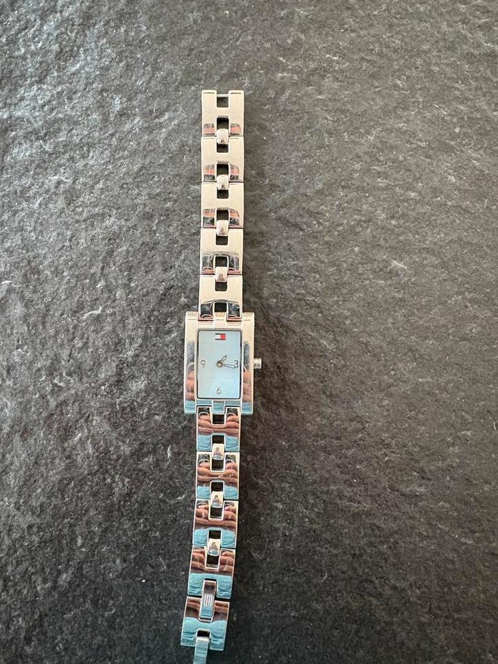 Tommy Hilfiger dameshorloge – stijlvol & elegant, Handtassen en Accessoires, Horloges | Dames, Gebruikt, Polshorloge, Overige merken