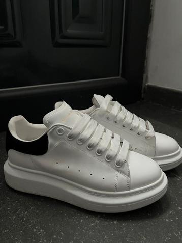 Alexander mcqueen sneakers dames beschikbaar voor biedingen