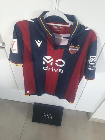 Matchwornshirt  levante beschikbaar voor biedingen
