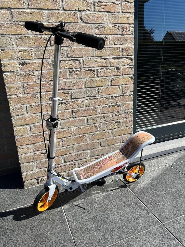 Space Scooter wit in perfecte staat! (+ eveneens in zwart)., Fietsen en Brommers, Steps, Gebruikt, Gewone step, Ophalen