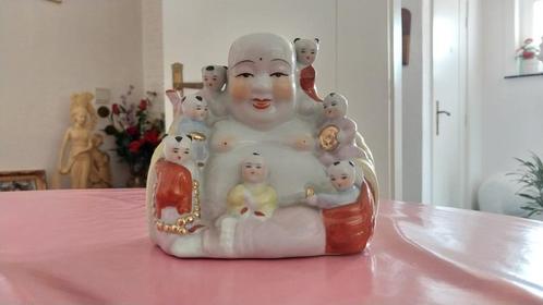 Porseleinen lachende Happy Boeddha met 6 kindjes, Huis en Inrichting, Woonaccessoires | Boeddhabeelden, Nieuw, Ophalen