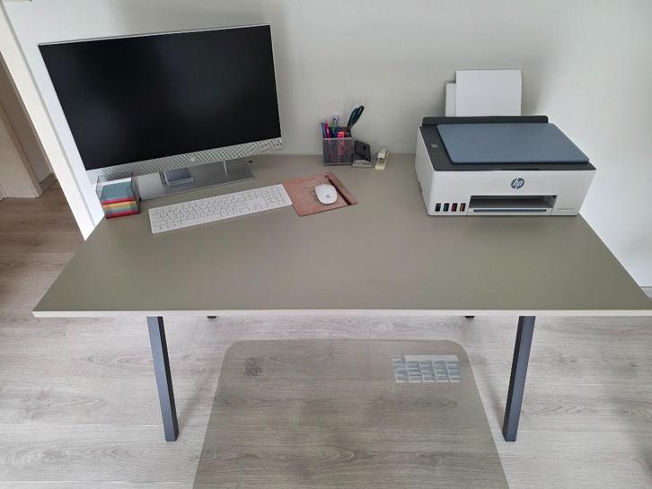 2x bureau   160*80cm. Per stuk €50, Huis en Inrichting, Bureaus, Zo goed als nieuw, Bureau, Ophalen