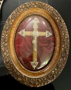 Cadre religieux oval en verre bombé, Enlèvement