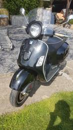 Vespa GTS 300 avec top case et porte bagage avant, Particulier