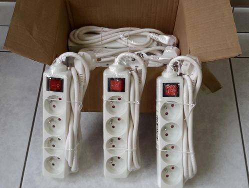 Lot / partij stekkerdozen 4 contacten ( NIEUW ), Doe-het-zelf en Bouw, Elektriciteit en Kabels, Nieuw, Ophalen of Verzenden