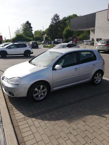 Très belle golf 5 tdi 5 porte édition on tour de 2008, Autos, Argent ou Gris, Achat, Entreprise, Boîte manuelle