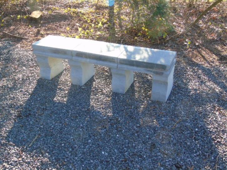 tuinbank in blauwe steen met lijstwerk., Tuin en Terras, Tuinmeubel-accessoires, Nieuw, Ophalen