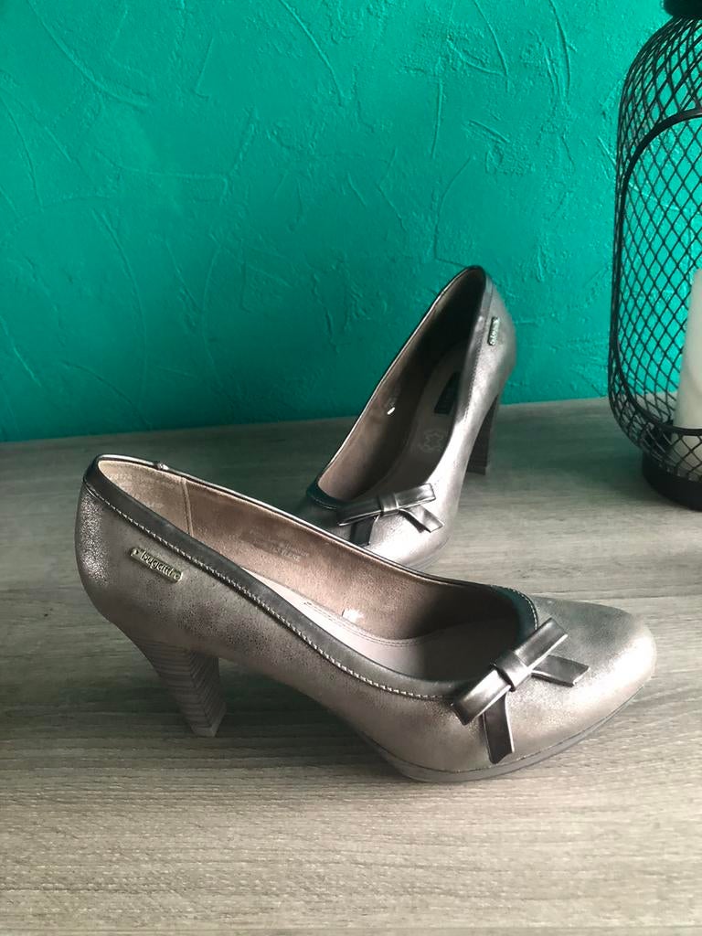 Mooie damesschoenen maat 39 als nieuw, Ophalen of Verzenden, Zo goed als nieuw, Schoenen met hoge hakken, Grijs