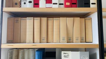 Tijdschriftenhouders/archiefdozen om weg te geven @ OXFAM beschikbaar voor biedingen