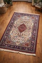 Handgeknoopt wollen tapijt – 100 x 150 cm – klassiek motief, Maison & Meubles, Ameublement | Tapis & Moquettes, Enlèvement, Comme neuf