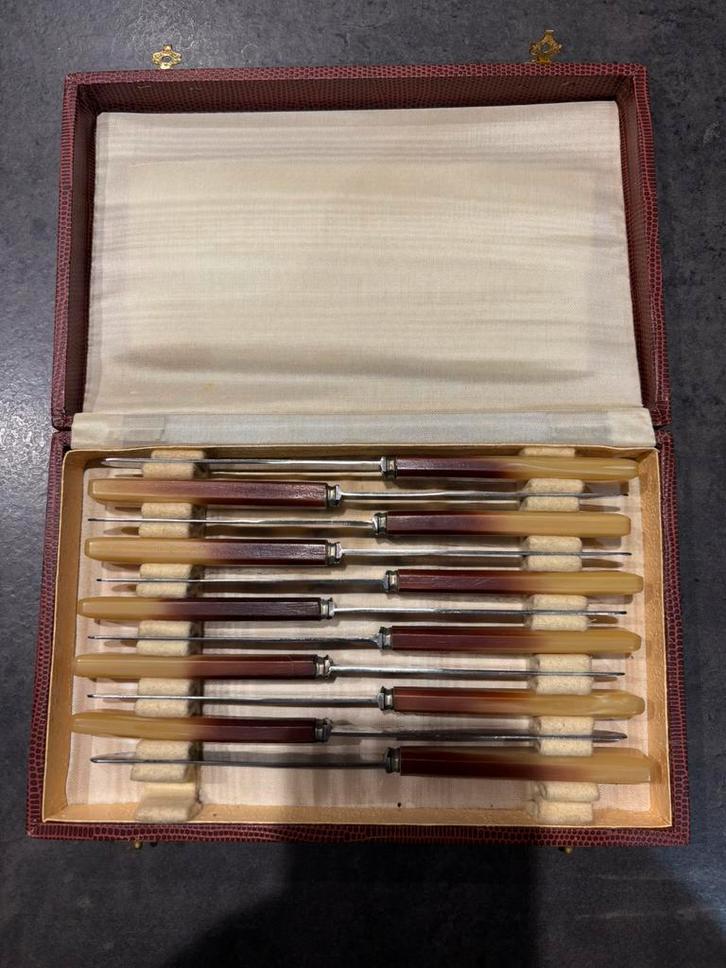 Service de couteaux vintage français –inox –manches bakélite, Antiek en Kunst, Antiek | Bestek, Ophalen