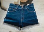 Short en jeans Pull & Bear taille haute taille 36, Comme neuf, Bleu, W28 - W29 (confection 36), Pull & Bear