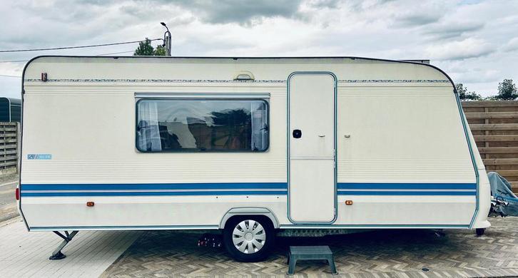 Adria Unica 502 DK, Caravans en Kamperen, Caravans, Particulier, tot en met 5, 750 - 1000 kg, Treinzit, Adria, Stapelbed, 5 tot 6 meter