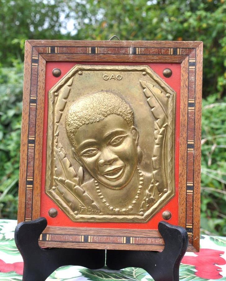 cadre bois avec personnage africain gao signé F.bar, Antiquités & Art, Antiquités | Bronze & Cuivre, Cuivre, Enlèvement ou Envoi