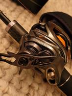 Nieuwste 2025 Daiwa Steez SV TW 100HL + Daiwa XT652 hengel !, Ophalen of Verzenden, Nieuw, Complete set