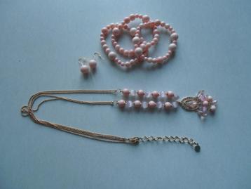 Dames halsketting ( Titto ), Ophalen of Verzenden, Zo goed als nieuw, Roze, Kunststof