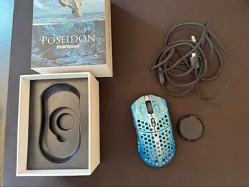 Finalmouse Starlight-12 Poseidon Small beschikbaar voor biedingen