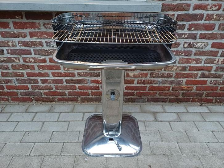 ompagrill barbecue in goede staat, Tuin en Terras, Houtskoolbarbecues, Gebruikt, Ophalen
