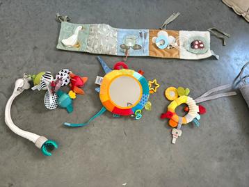 Babyspeelgoed voor in park beschikbaar voor biedingen