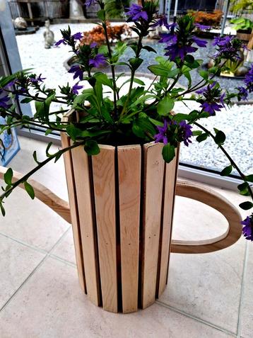 Nieuwe sterke houten plantenbak ( gieter ) 49€
 beschikbaar voor biedingen