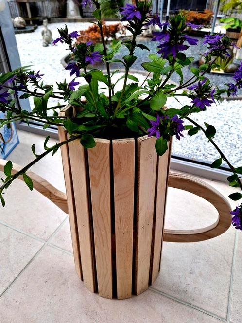 Nieuwe sterke houten plantenbak ( gieter ) 49€, Tuin en Terras, Bloembakken en Plantenbakken, Nieuw, Binnen, Ophalen