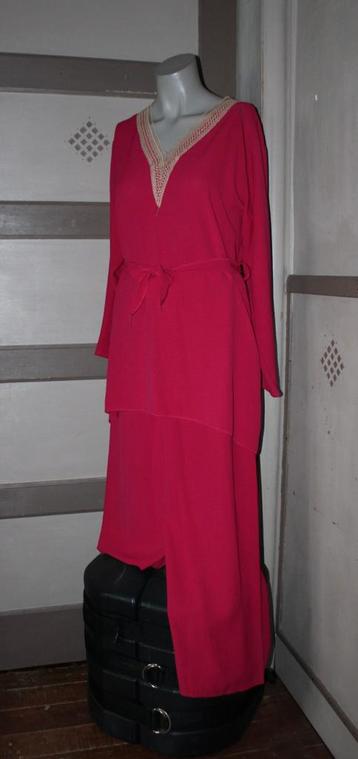 Ensemble fuchsia 42/44 beschikbaar voor biedingen