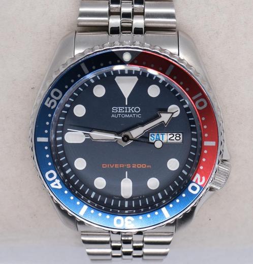 Seiko SKX009 K2 Diver's 200m "pepsi" + Bracelet Caoutchouc O, Handtassen en Accessoires, Overige Accessoires, Zo goed als nieuw