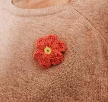 Broche fleur au crochet fait main 1 pièce beschikbaar voor biedingen