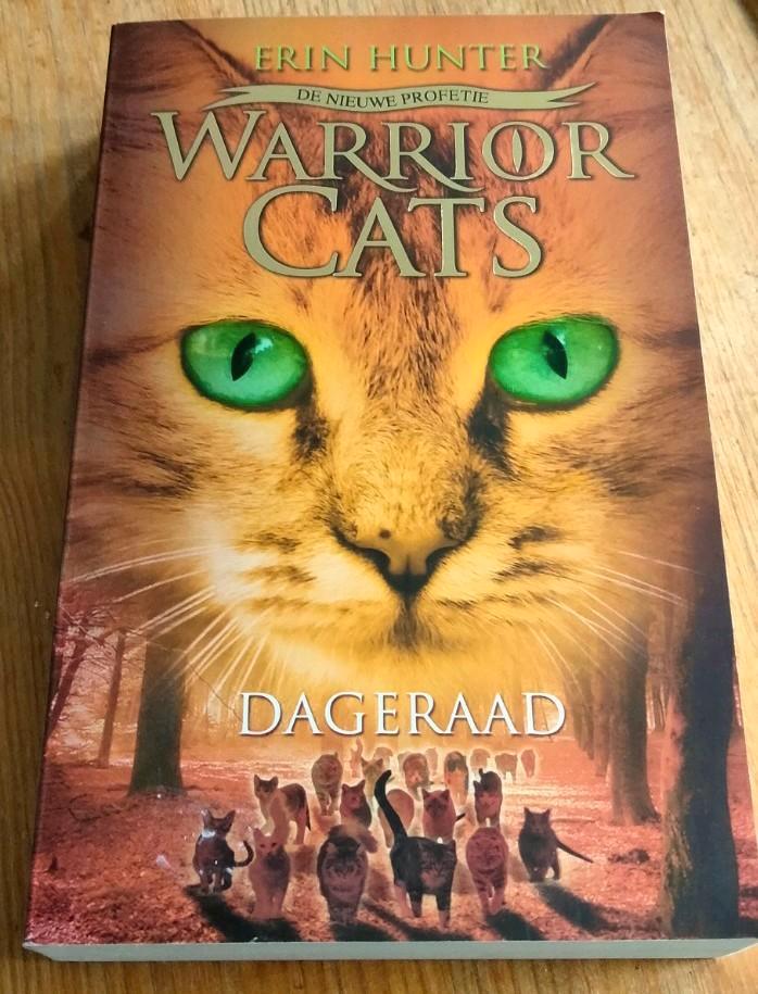 Erin Hunter - Dageraad, Boeken, Kinderboeken | Jeugd | 13 jaar en ouder, Zo goed als nieuw, Ophalen