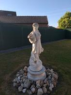 Tuinbeeld vrouw 1.7 meter met sokkel, Ophalen, Gebruikt, Beton, Mensenbeeld