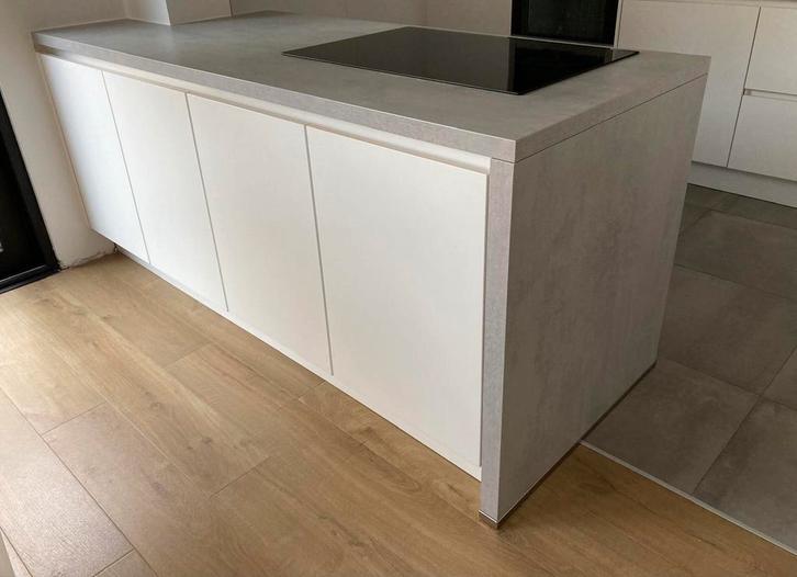 Kookeiland, Huis en Inrichting, Keuken | Complete keukens, Gebruikt, Wit, Kunststof, Greeploos, Ophalen