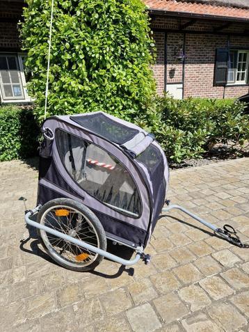 Hondenfietskar in prima staat beschikbaar voor biedingen