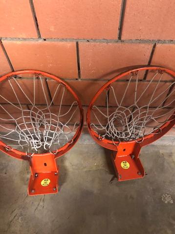 Basketbalring 2 stuks beschikbaar voor biedingen