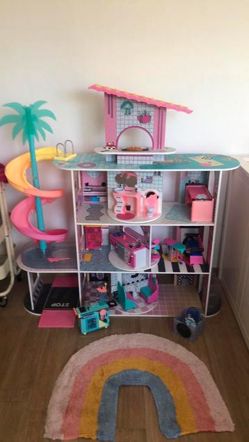 Poppenhuis beschikbaar voor biedingen