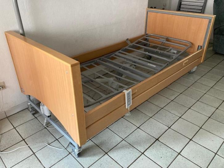 Hoog-laagbed / ziekenhuisbed, Huis en Inrichting, Slaapkamer | Bedden, Gebruikt, Eenpersoons, 100 cm, 220 cm, Hout, Beige, Verstelbaar