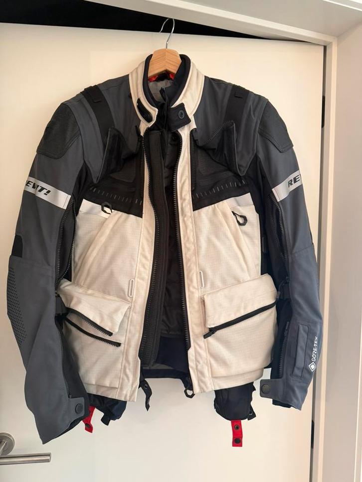 Te koop: Rev’it Defender 3 GTX Touringpak – maat M, Motoren, Kleding | Motorkleding, Combipak, Heren, Nieuw zonder kaartje, Ophalen