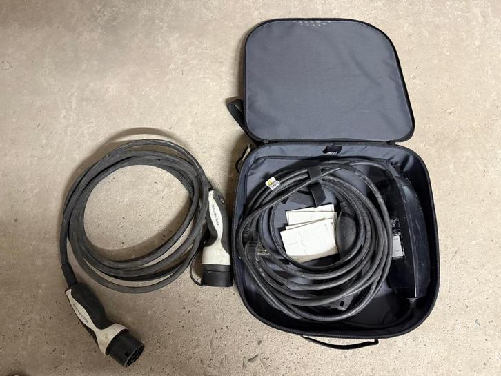 Mercedes laadkabels Type 2 + 230V noodlader (origineel), Auto diversen, Laadpalen, Zo goed als nieuw, Laadkabel, Ophalen