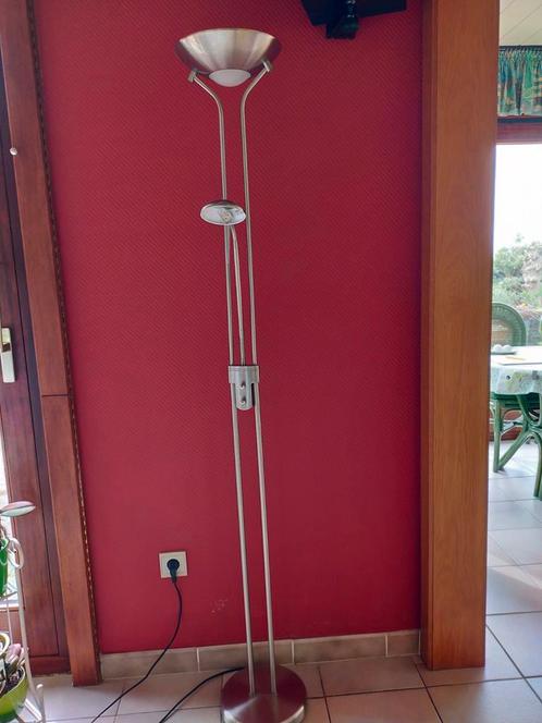 Twee x staande lamp  zilverkleurig en werken nog., Huis en Inrichting, Lampen | Vloerlampen, Zo goed als nieuw, Ophalen