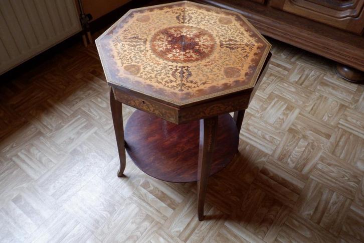 antiek siertafeltje met muziekdoos, Antiek en Kunst, Antiek | Meubels | Tafels, Ophalen