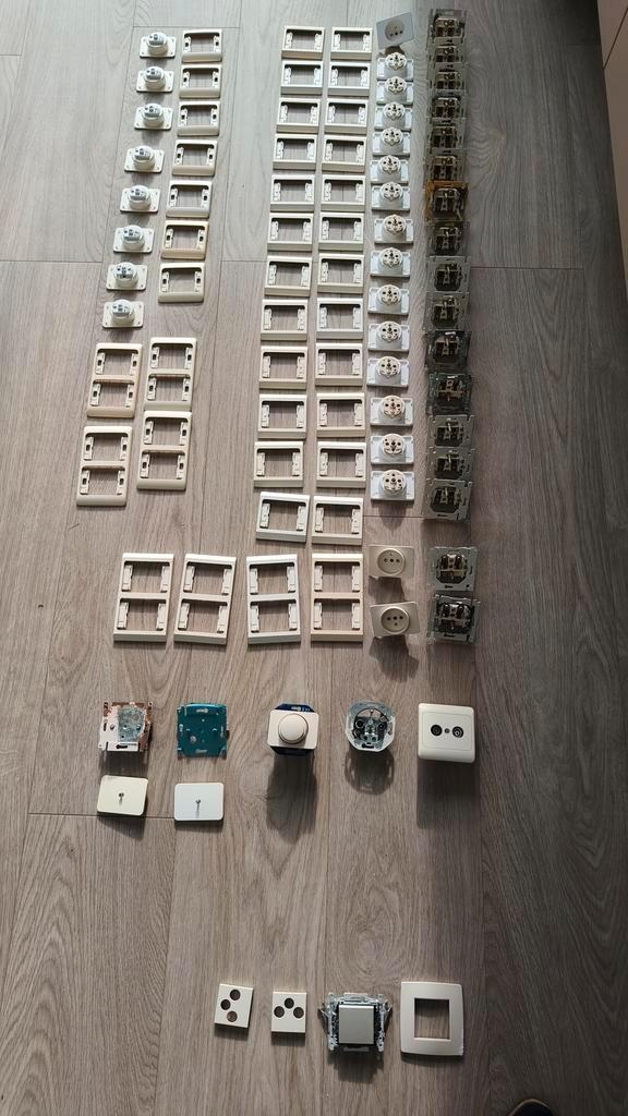 Niko : oud, gebruikt schakelmateriaal voor woning, Doe-het-zelf en Bouw, Elektriciteit en Kabels, Gebruikt, Ophalen