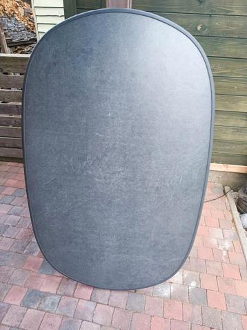 Tuintafel ovaal.  beschikbaar voor biedingen