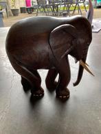 Elephant en bois exotique