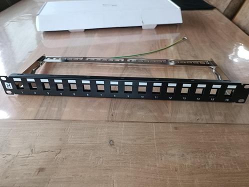 Hirschmann PATCH PANEL 19 INCH 16P, Computers en Software, Pc- en Netwerkkabels, Ophalen of Verzenden