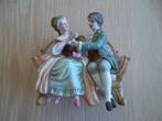 Man vrouw op zitbank porselein, Antiek en Kunst, Ophalen of Verzenden